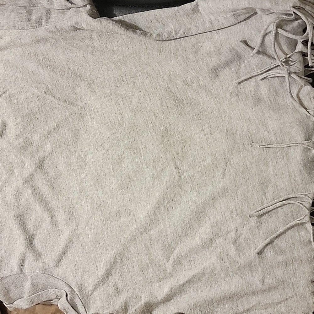 H&M Gray Graphic Short Muscle Tee with Fringes - Picture 6 of 6